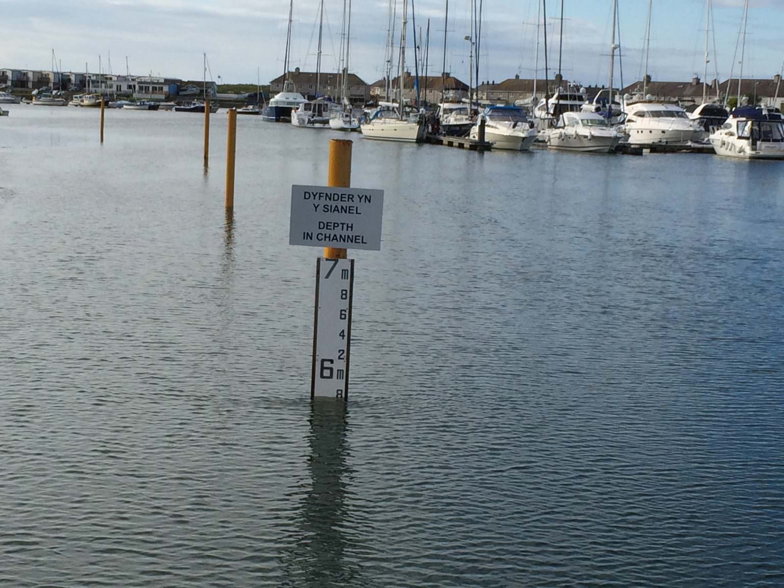 Water Depth Gauge boards to measure rivers, reservoirs, ports, marinas